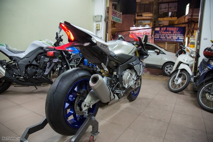 Chi tiet sieu moto Yamaha YZF-R1M 2016 ban dac biet tai VN
